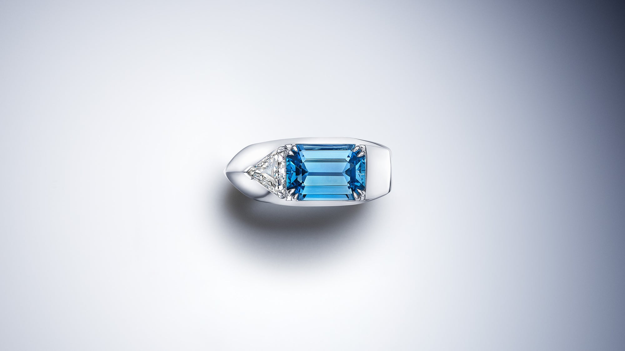 Knifedge Ring