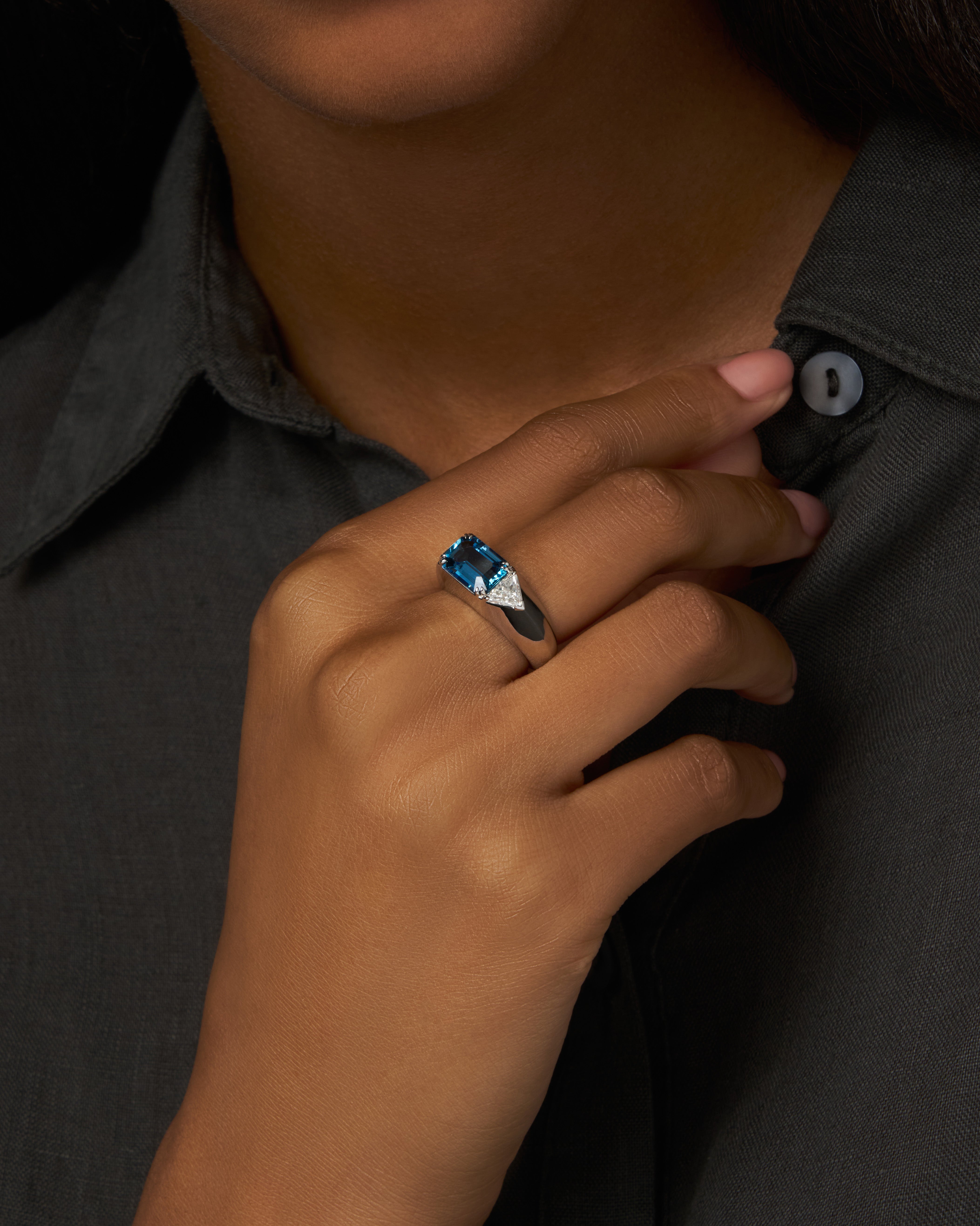 Knifedge Ring