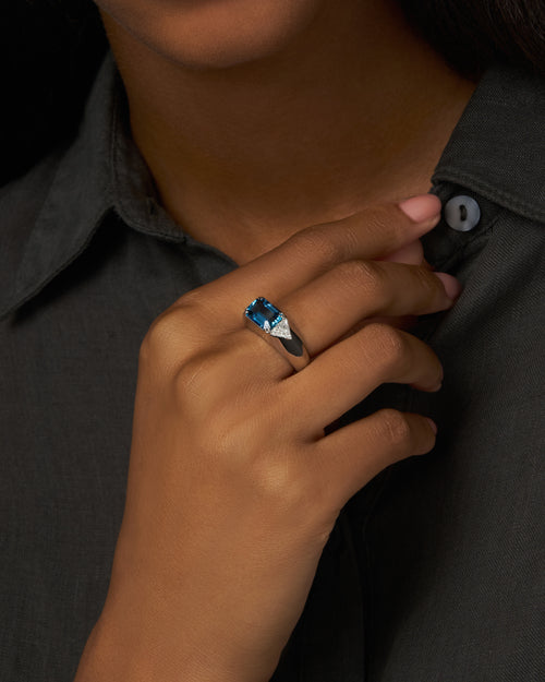 Knifedge Ring