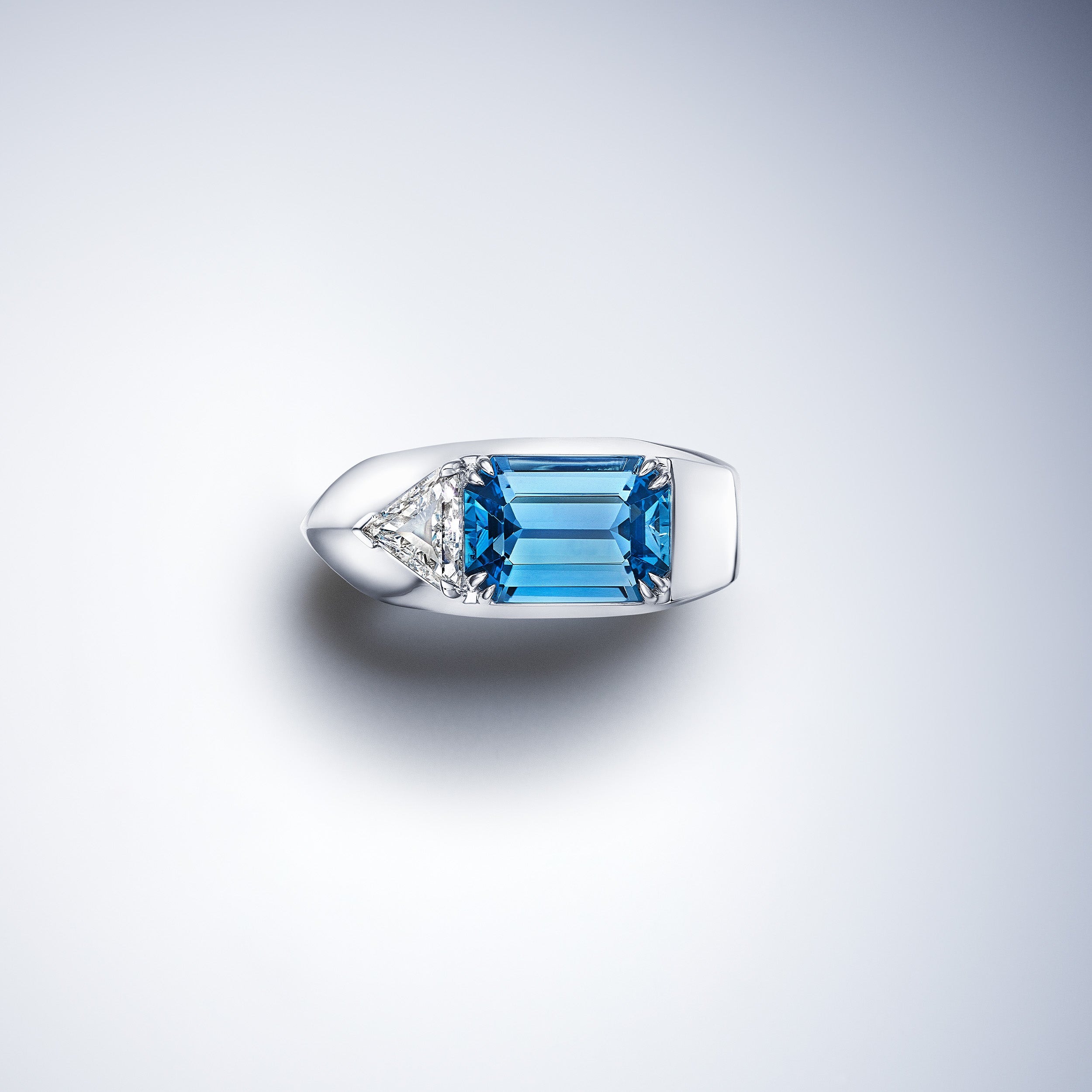 Knifedge Ring