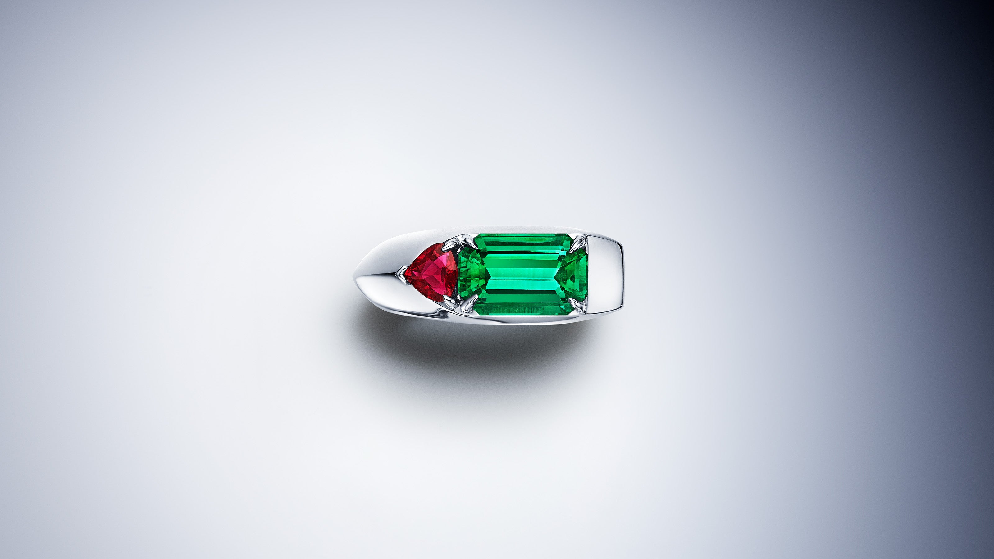 Knifedge Ring