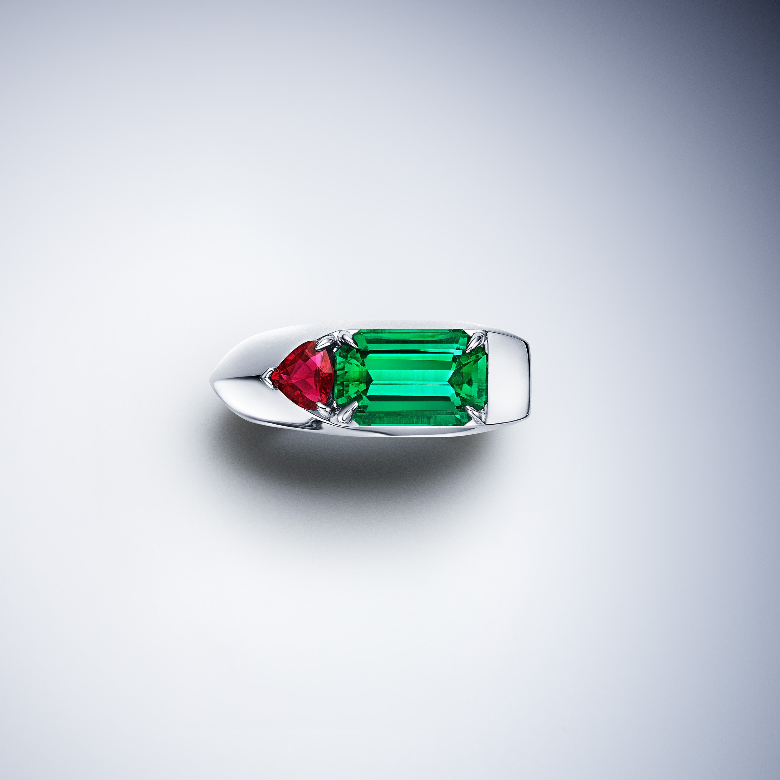 Knifedge Ring