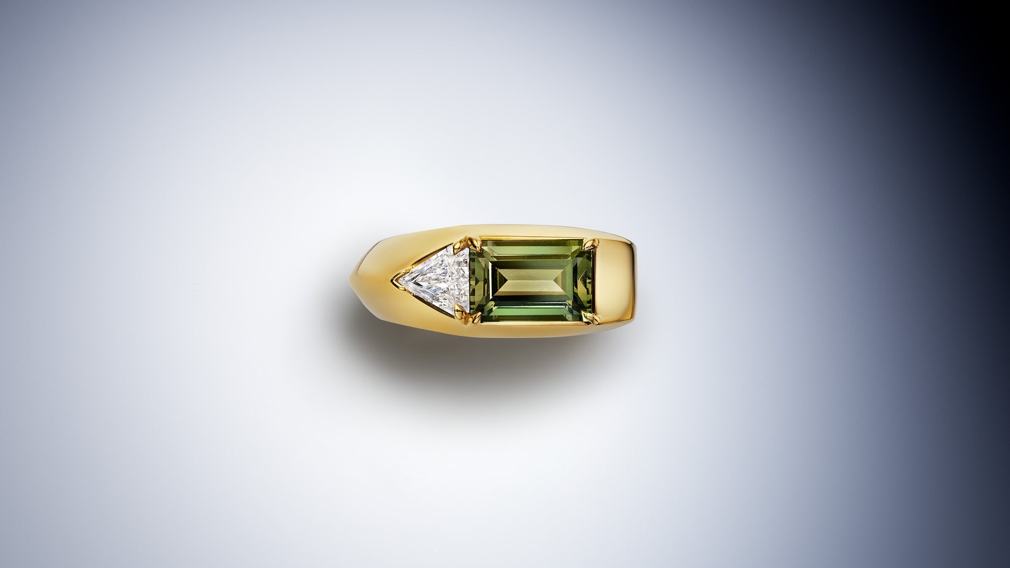Knifedge Ring