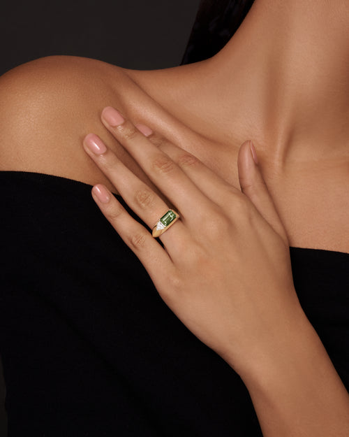Knifedge Ring