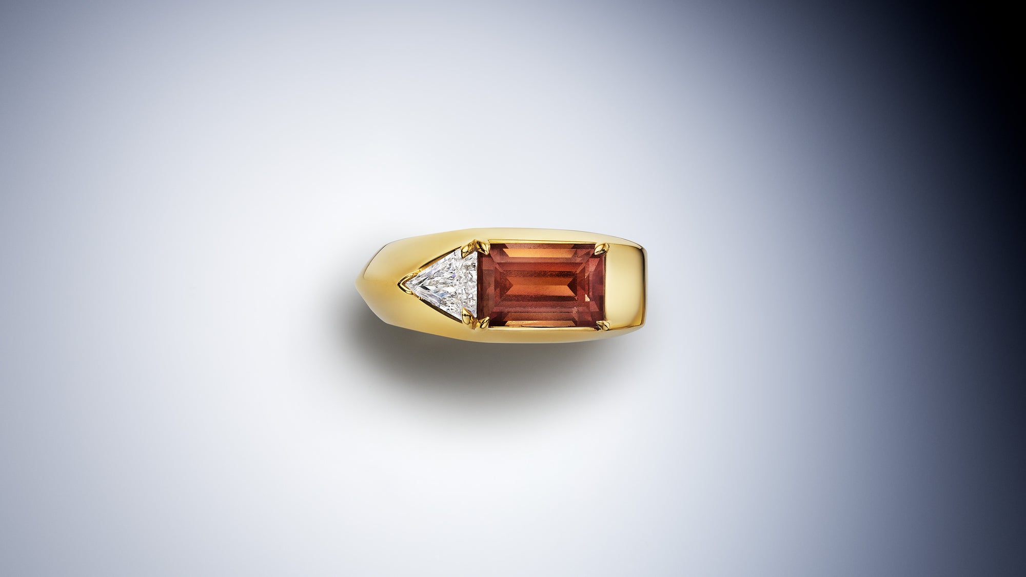 Knifedge Ring