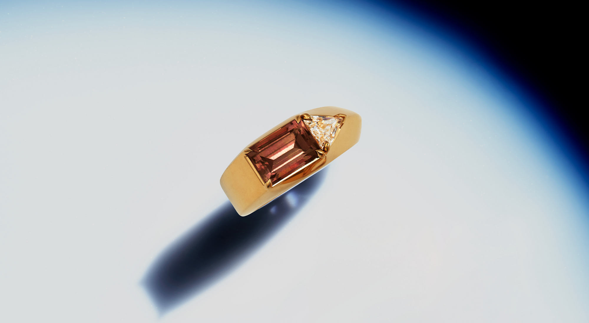 Knifedge Ring