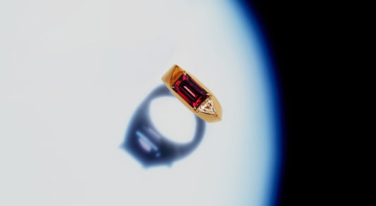 Knifedge Ring