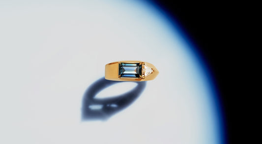 Knifedge Ring