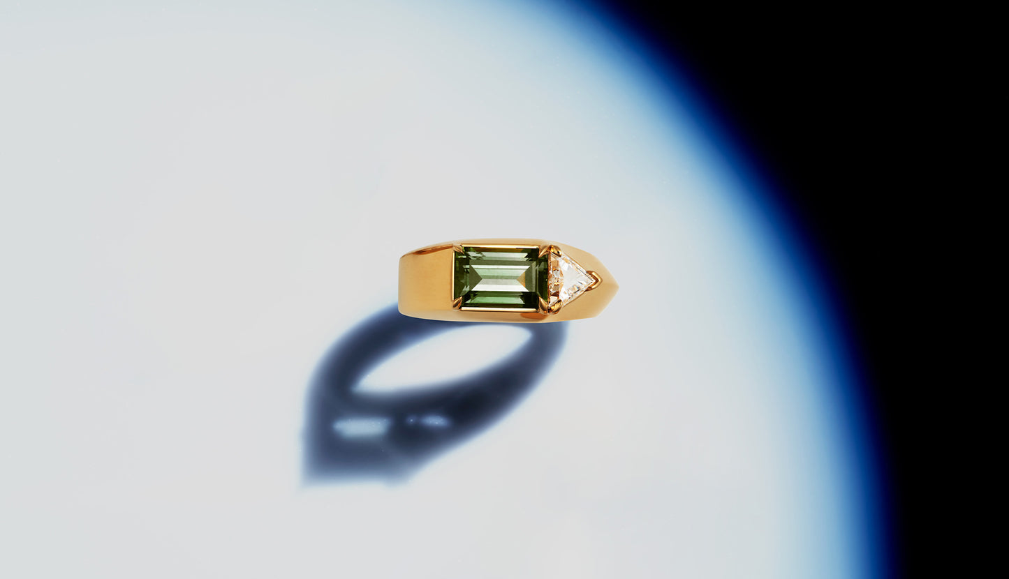 Knifedge Ring
